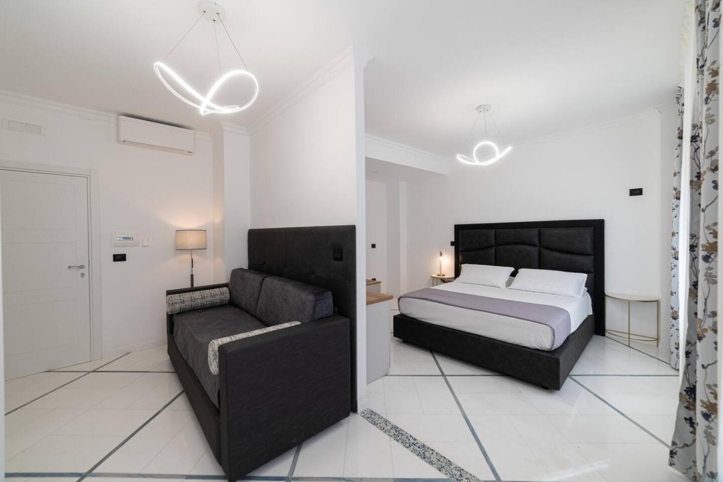 Apartments Hotel Real Suite Napoli Chiaia Mergellina Exterior foto