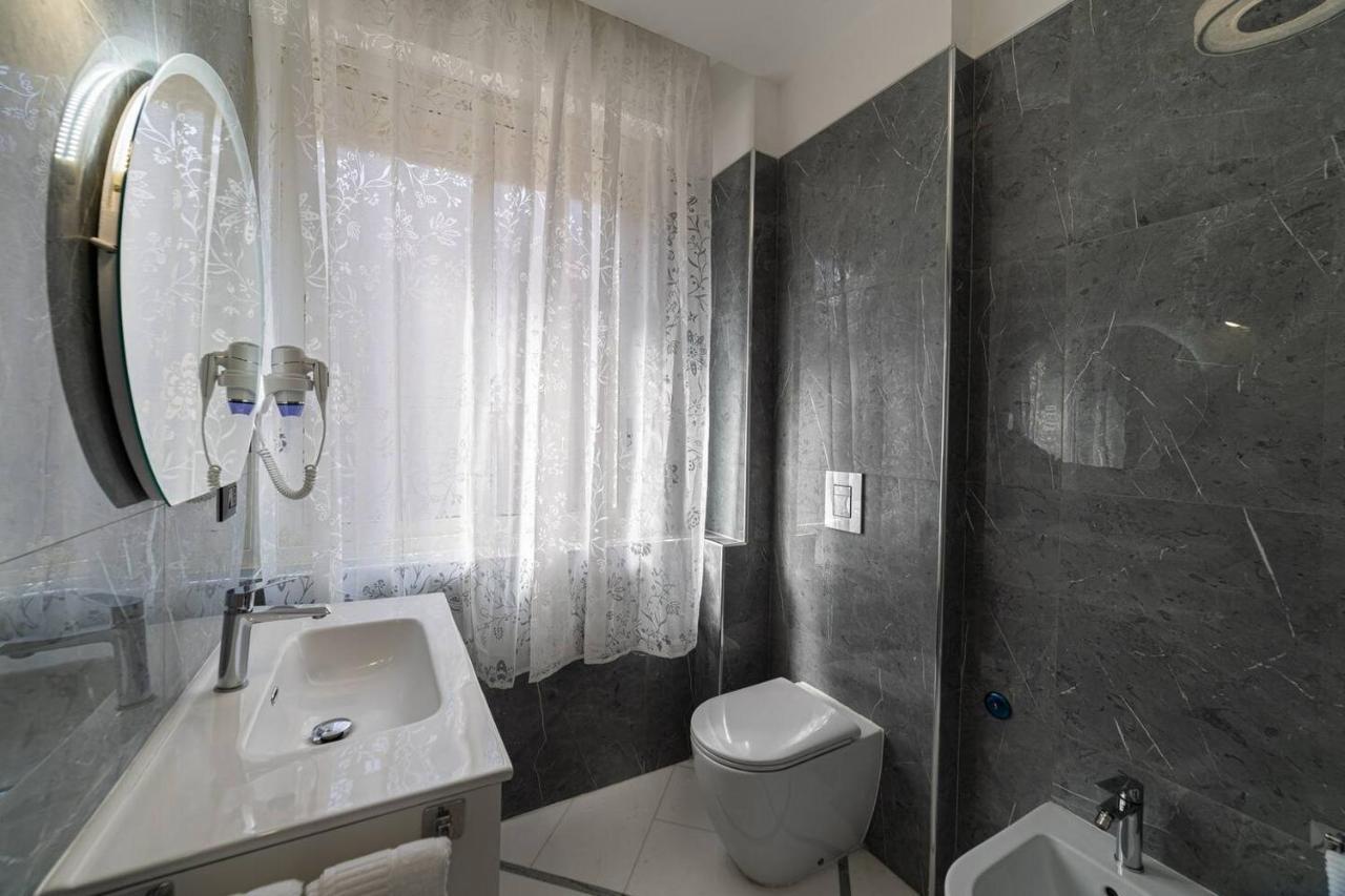 Apartments Hotel Real Suite Napoli Chiaia Mergellina Exterior foto