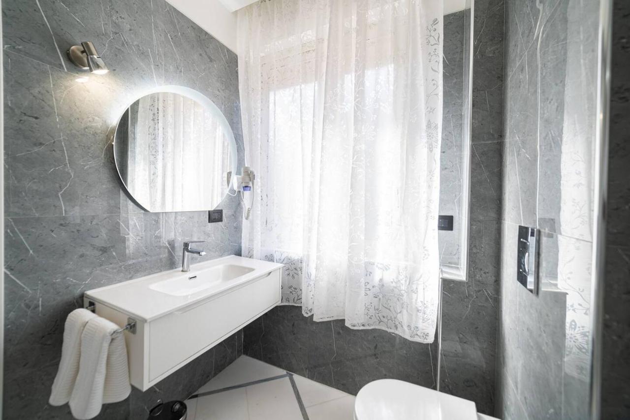 Apartments Hotel Real Suite Napoli Chiaia Mergellina Exterior foto