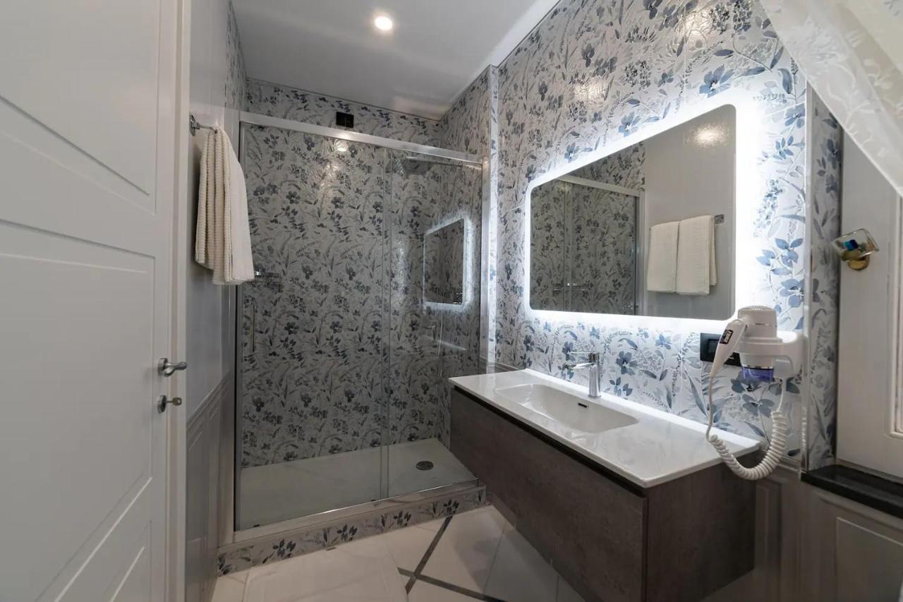 Apartments Hotel Real Suite Napoli Chiaia Mergellina Exterior foto