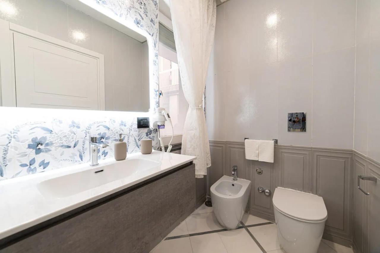 Apartments Hotel Real Suite Napoli Chiaia Mergellina Exterior foto