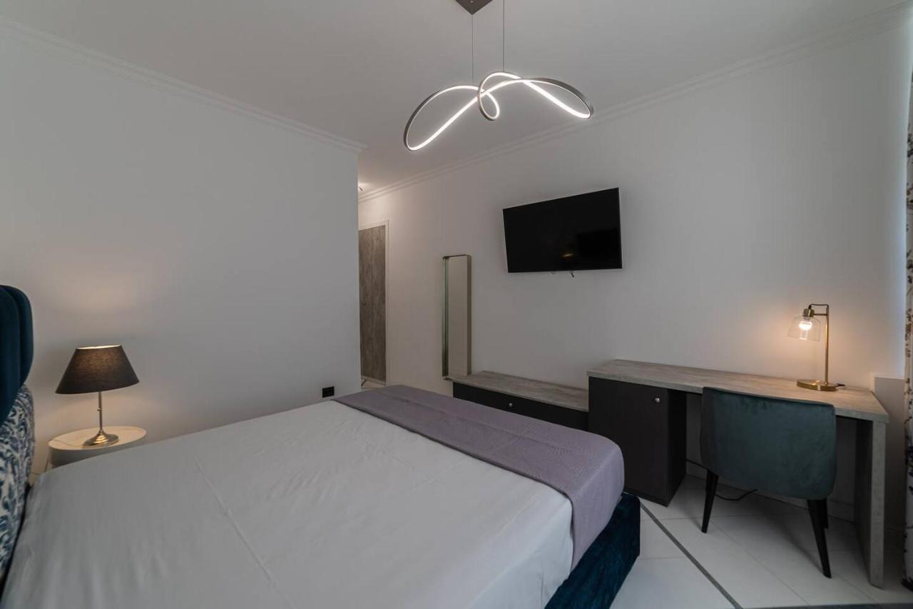 Apartments Hotel Real Suite Napoli Chiaia Mergellina Exterior foto