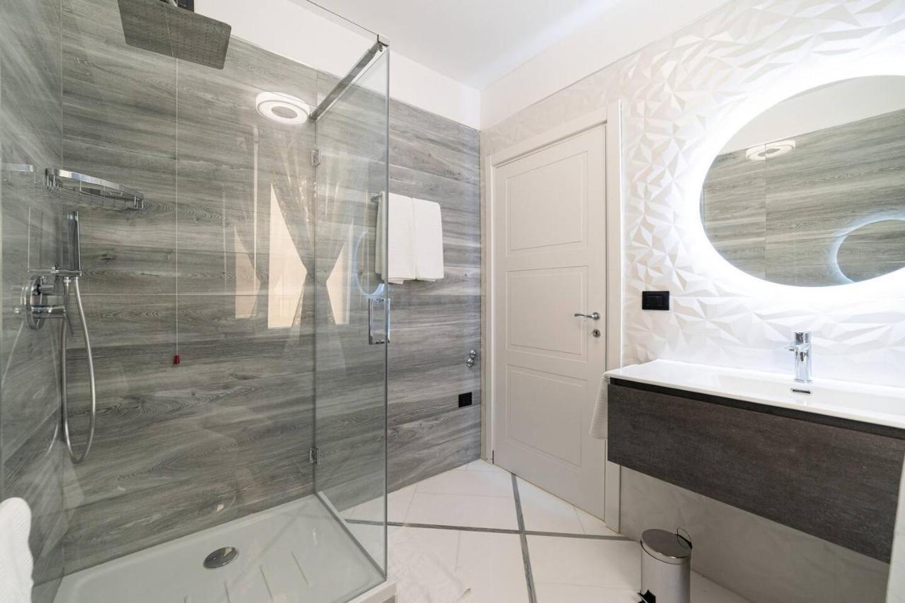 Apartments Hotel Real Suite Napoli Chiaia Mergellina Exterior foto