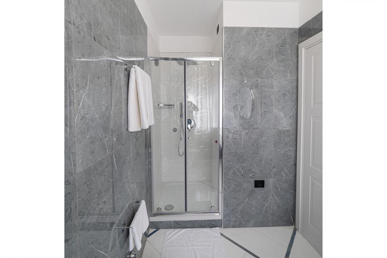 Apartments Hotel Real Suite Napoli Chiaia Mergellina Exterior foto